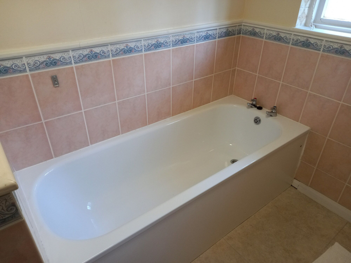 Bathroom 4, Bickleigh Castle Hotel, Devon