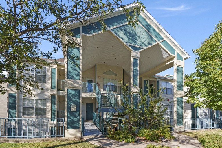 Exterior & Views 2, Branson Memories, Taney