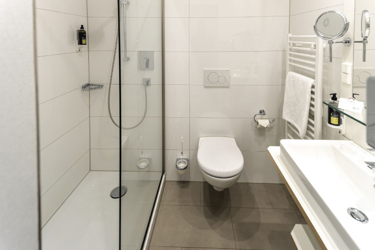 Bathroom 5, Hotel Gloria, Stuttgart
