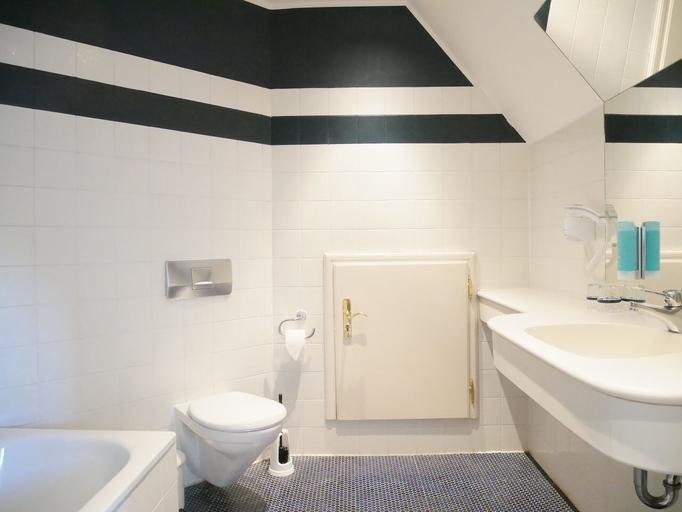 Bathroom 5, Stadthaus Valentin, Altötting