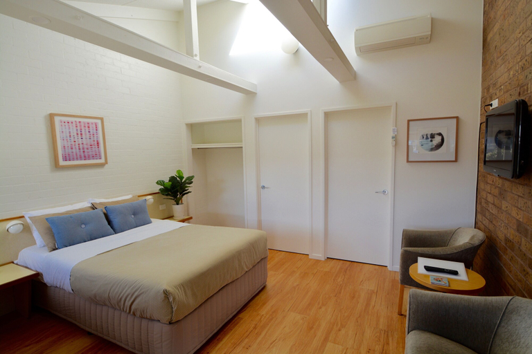 Bedroom 2, Beachfront Motel, Colac-Otway - South