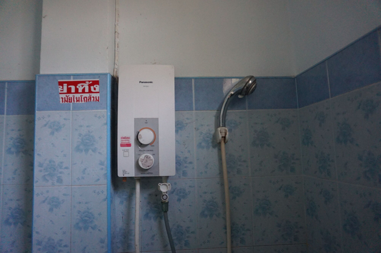 Bathroom 3, Chai Talae Resort, Pak Phanang