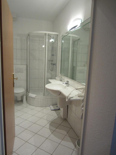 Bathroom 5, Hotel Gildenhof - An den Westfalenhallen Dortmund, Dortmund