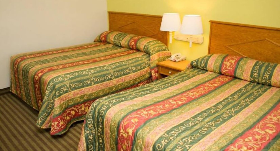 Bedroom 3, King's Rest Motel, Santa Clara