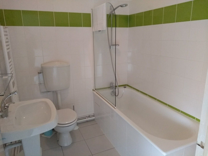 Bathroom, Le Cadran, Vienne