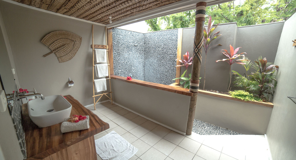 Bathroom 5, Blue Lagoon Beach Resort, Ba