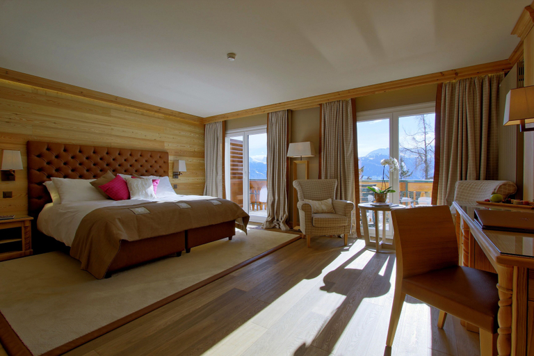 Bedroom 3, Hotel Royal, Sierre