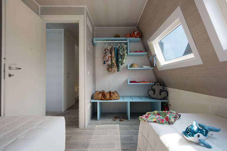 Bedroom 2, Marina Azzurra Resort, Udine