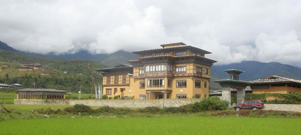 Exterior & Views
