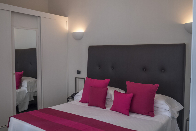 Bedroom 3, Majestic Palace Hotel, Napoli
