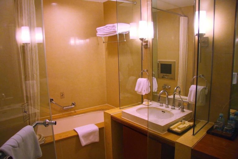 Bathroom 5, Jianguo Garden Hotel, Beijing