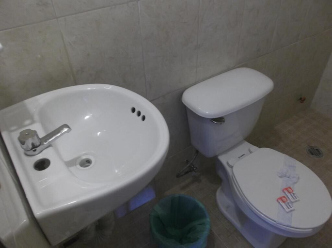 Bathroom 5, Hotel Canek, Palenque