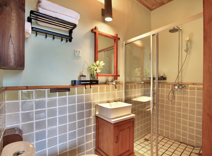 Bathroom 5, Yangshuo Village Inn, Guilin
