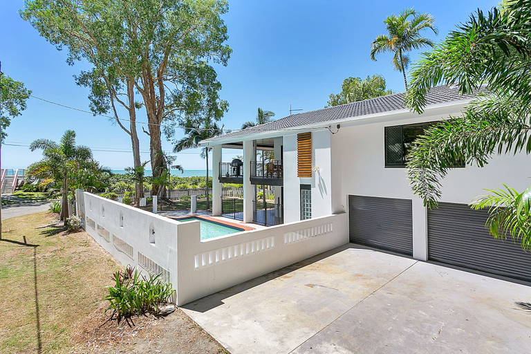 Exterior & Views 2, Dolce Vita Beachfront Holiday House, Cairns