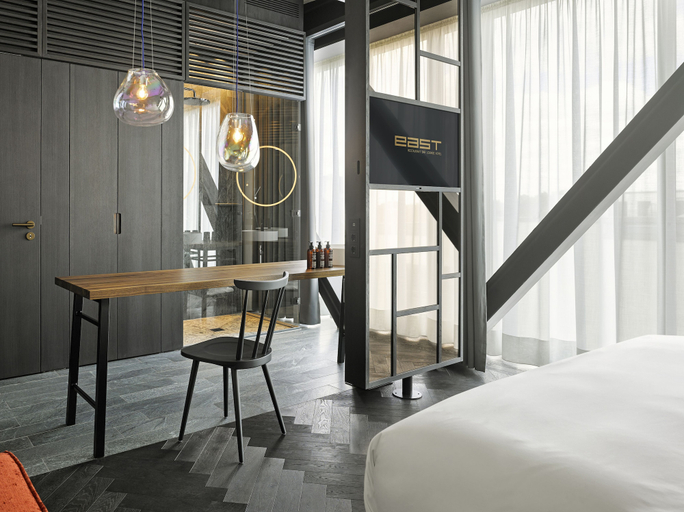 Bedroom 2, east Hotel Hamburg, Hamburg
