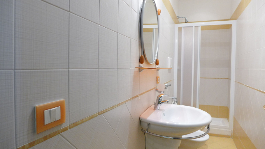Bathroom 5, Relais Nerano Suites, Napoli
