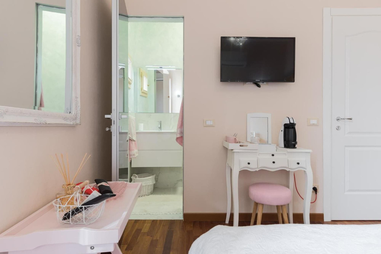 Bedroom 4, Central View Suite, Florence
