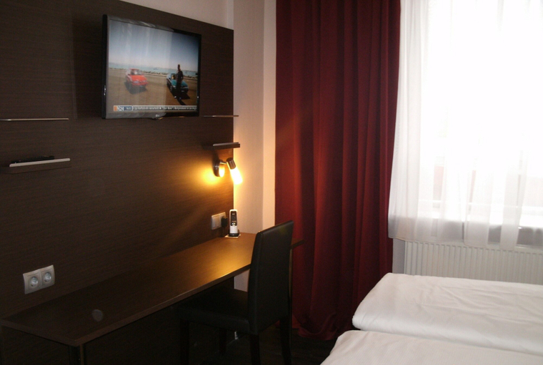 Bedroom 2, PLAZA Inn Hamburg Moorfleet, Hamburg