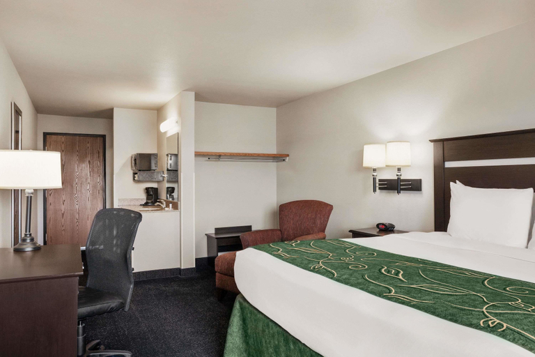 Bedroom 3, Travelodge by Wyndham McAlester, Pittsburg