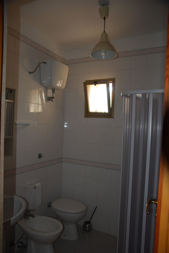 Bathroom, Polignano ai due capperi, Bari