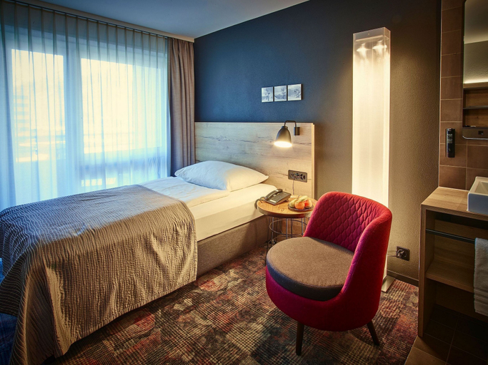Bedroom 5, Baxter Hotel, Visp