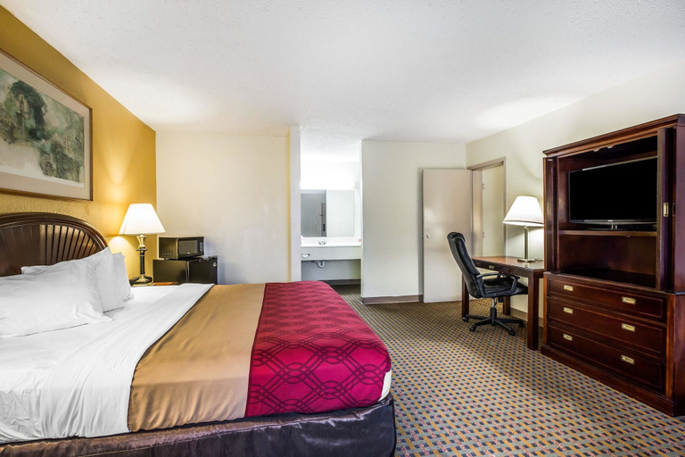 Bedroom 4, Rodeway Inn & Suites Carrollton, Carroll