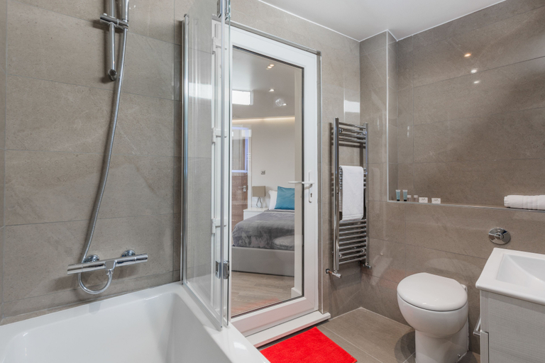 Bathroom 4, Goldbeaters House, London