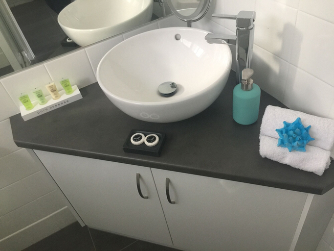 Bathroom 5, Blue Violet Motor Inn, Toowoomba - North-East