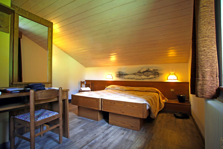 Bedroom 3, Hotel Biancaneve, Trento