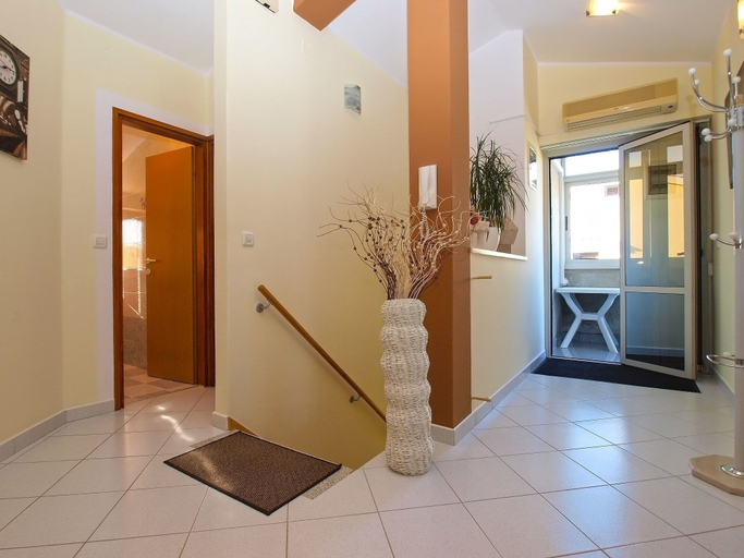 Others 5, Apartment 1436, Pula