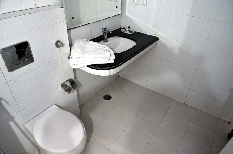 Bathroom 4, Galaxy Inn, Jaipur