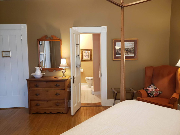 Bedroom 3, The Carriage Inn B&B, Jefferson