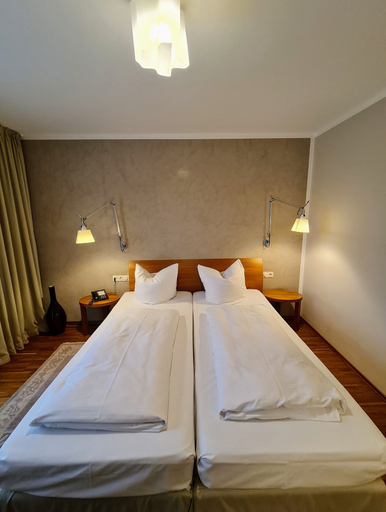 Bedroom 4, Hotel Restaurant Felix, Bergstraße