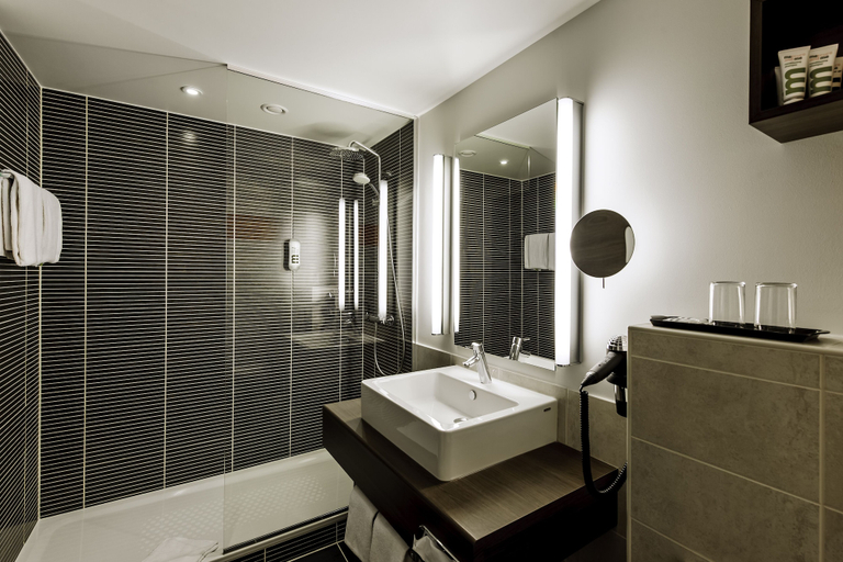 Bathroom 5, Mercure Hotel Wuerzburg am Mainufer, Würzburg
