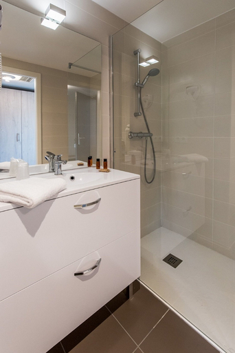 Bathroom 4, Hôtel Grand Parc, Ain