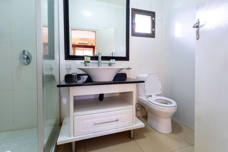 Bathroom 3, Fallsway Apartments Burley Court, Lusaka