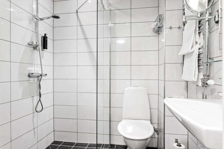 Bathroom 5, Best Western Hotel Savoy, Karlstad