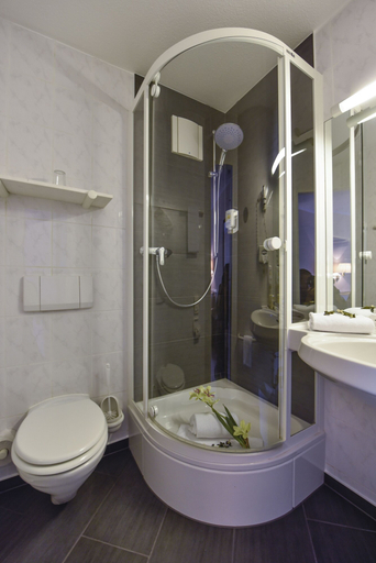 Bathroom 5, Atrium Hotel Amadeus, Burgenlandkreis