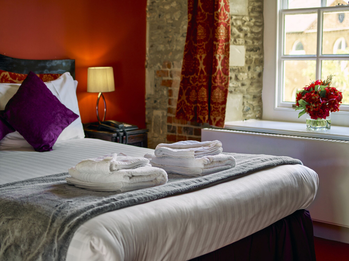 Bedroom 4, Hitchin Priory, Hertfordshire