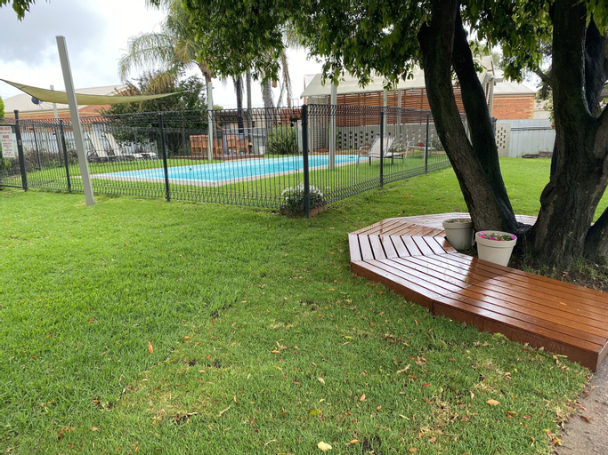 Exterior & Views 8