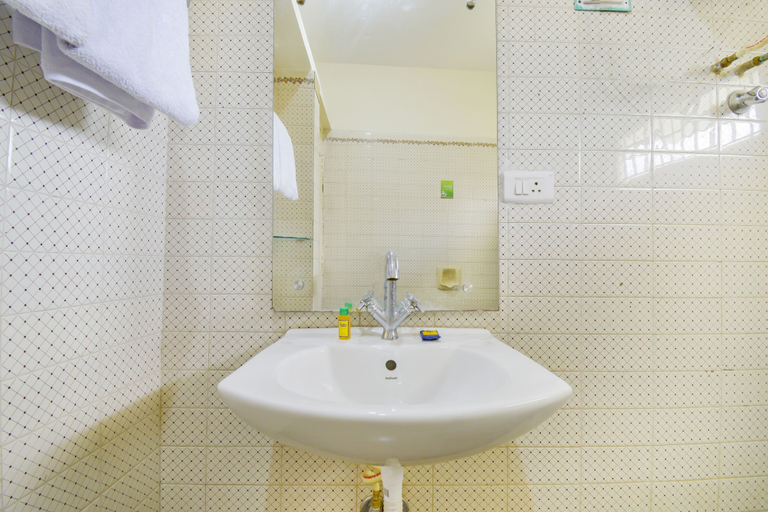 Bathroom 2, Fabexpress Wenlock Homes, The Nilgiris