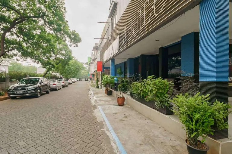 Exterior & Views 2, RedDoorz near City Walk Lippo Cikarang, Cikarang