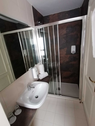 Bathroom 4, Hotel Miño, Ourense