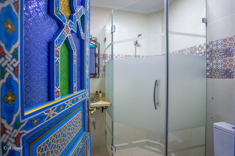 Bathroom 4, Puerta Azul, Chefchaouen