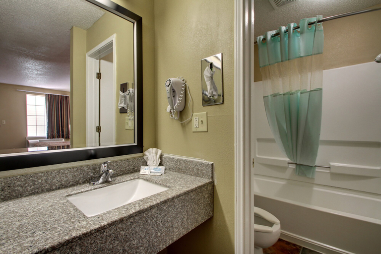 Bathroom, Key West Inn Wetumpka, Elmore