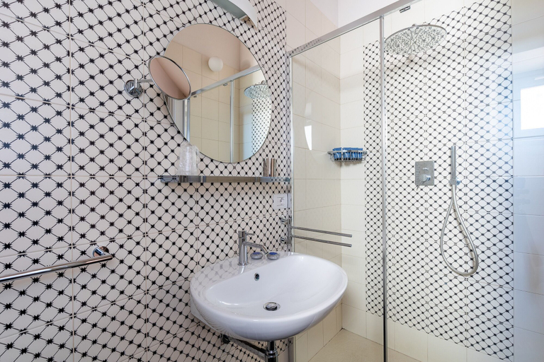 Bathroom 4, Borgo d'Orlando, Messina