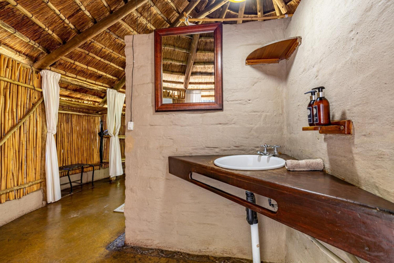 Bathroom 4, Umlani Bushcamp - Lodge, Ehlanzeni