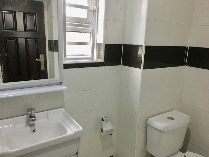 Bathroom 4, Sky Rock Hotels, Ikeja