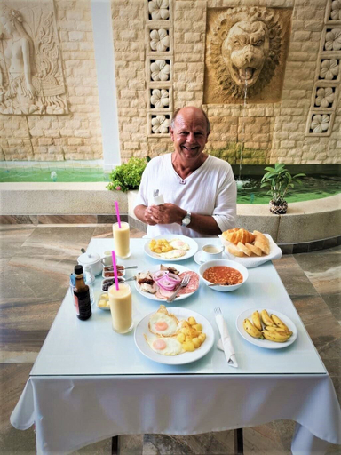 Food & Drinks, Golden Lion Guesthouse, Pattaya