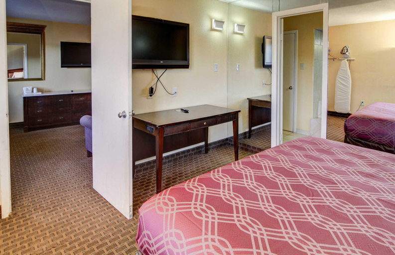 Others 4, Econo Lodge at Military Circle, Norfolk